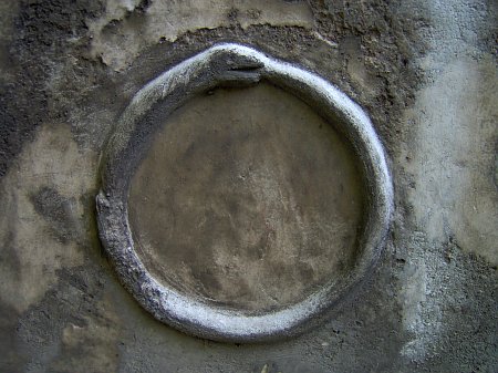 gravestone_ouroboros_detail